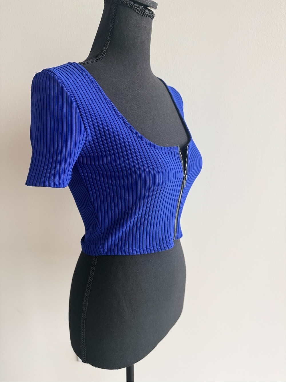 Royal Blue Ribbed Zip-Front Crop Top - Picture 3 of 6